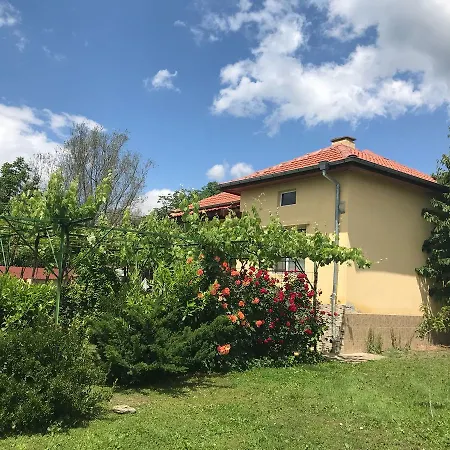 Planinsko Gnezdo Tŭzha